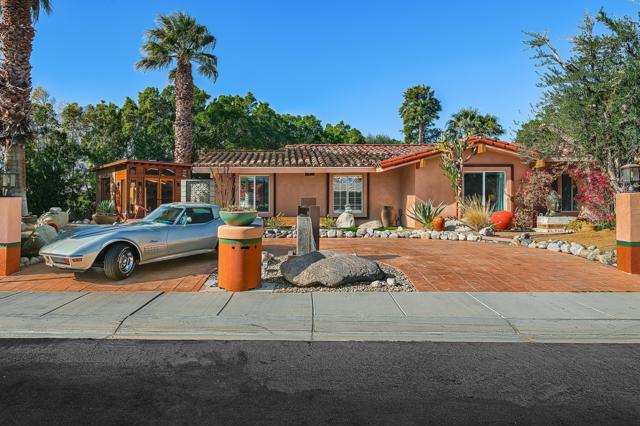 2525 N Farrell Drive, Palm Springs CA: https://media.crmls.org/mediaz/aa346f80-80c6-4cfd-8a32-e21b9836eed7.jpg