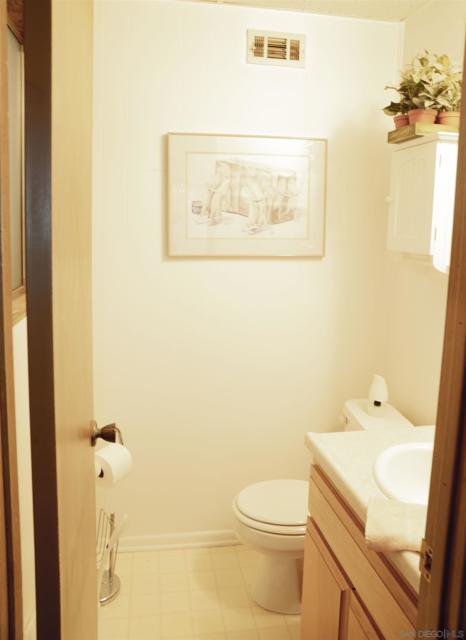 26582 Lake Forest Drive, Twin Peaks CA: https://media.crmls.org/mediaz/aa34c47e-97b8-4d2a-9859-2515b4c8bc71.jpg