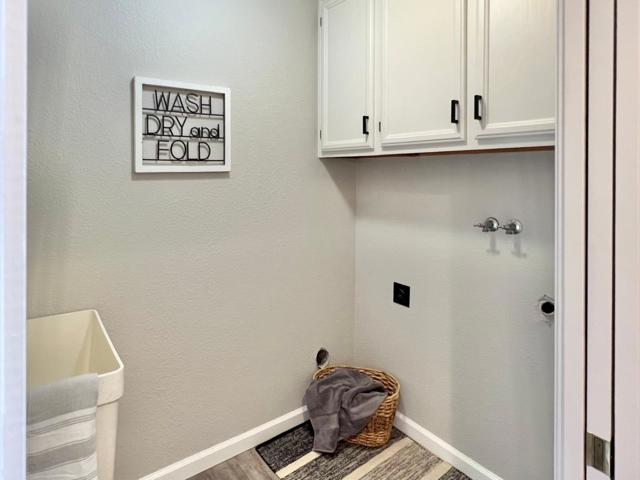 438 Portofino Drive, San Carlos CA: https://media.crmls.org/mediaz/aa351c04-079f-4273-add6-99ebbd02dae3.jpg