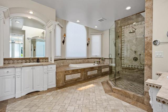 3433 Western Springs Rd, Encinitas CA: https://media.crmls.org/mediaz/aa3533ae-665e-445e-ac07-ed18f36708f5.jpg