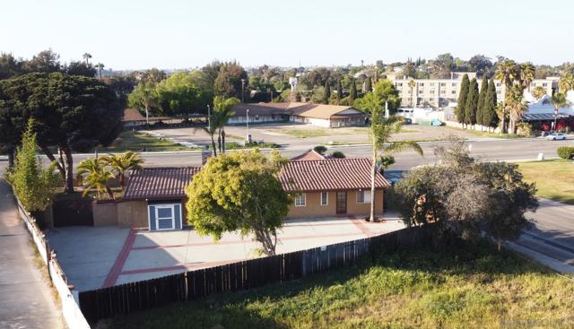 68 E Bonita Rd, Chula Vista CA: https://media.crmls.org/mediaz/aa3541b8-4757-4c43-9b8a-0a8b36d76048.jpg