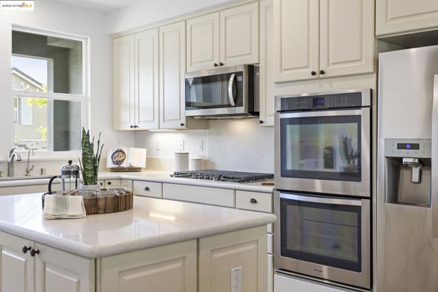 7129 Calistoga Ln, Dublin CA: https://media.crmls.org/mediaz/aa35552e-2b53-4d62-81bb-f9deebd7ae16.jpg