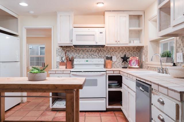 Detail Gallery Image 5 of 26 For 13965 Woods Valley Road, Valley Center,  CA 92082 - 3 Beds | 2 Baths