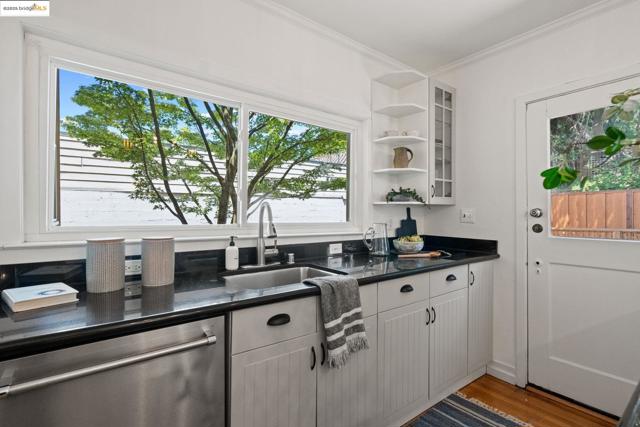 355 Arlington Ave., Berkeley CA: https://media.crmls.org/mediaz/aa35768f-5177-4a71-b471-89ae1f31c4bf.jpg