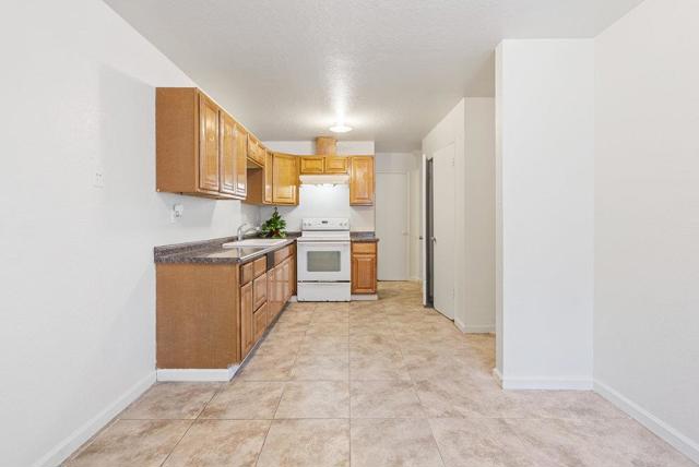 918 Acosta Plaza, Salinas CA: https://media.crmls.org/mediaz/aa35bb29-b536-496d-83f8-ffc6383f74d0.jpg