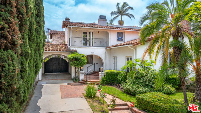 475 S Rodeo Drive, Beverly Hills CA: https://media.crmls.org/mediaz/aa36b463-e244-44f2-a23c-2e36b5f4144d.jpg
