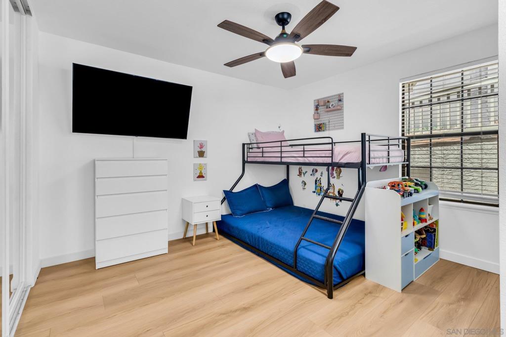 https://media.crmls.org/mediaz/aa3771ab-4e43-4791-8122-c9912476f41b.jpg?preset=X-Large