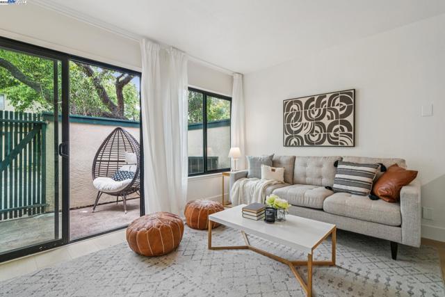101 Carob Ln, Alameda CA: https://media.crmls.org/mediaz/aa3784d5-cc6c-4495-9e07-21ef72bd9720.jpg