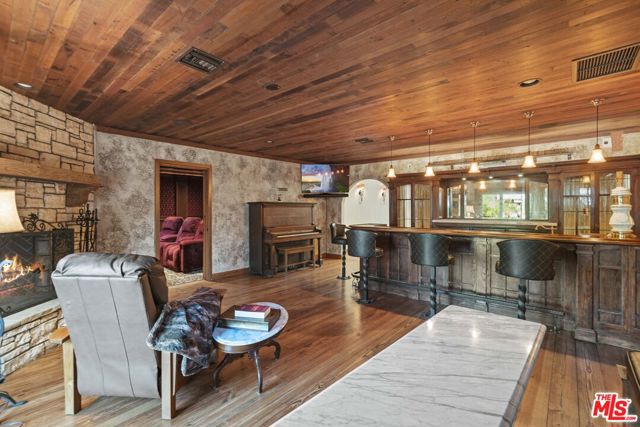 22651 Calvert Street, Woodland Hills CA: https://media.crmls.org/mediaz/aa378774-1dcf-4f06-9cd5-ffcb49a0c5cb.jpg