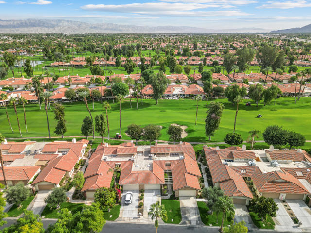 130 Don Miguel Circle, Palm Desert CA: https://media.crmls.org/mediaz/aa37e609-7143-47aa-adc8-de99c62fab0f.jpg