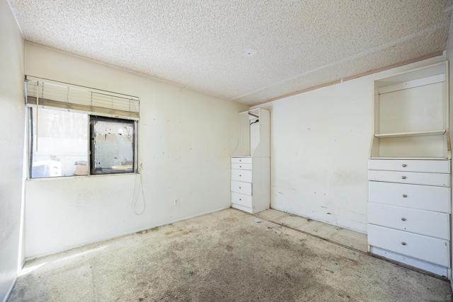 10129 E Glendon Cir, Santee CA: https://media.crmls.org/mediaz/aa38b235-850a-474d-8f9b-e480891d6ec4.jpg