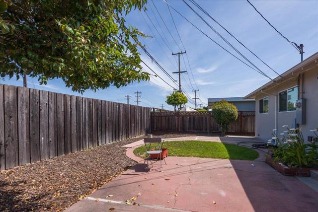1089 Annapolis Drive, San Mateo CA: https://media.crmls.org/mediaz/aa38ece6-3d38-45c9-9c42-ab062f266b89.jpg