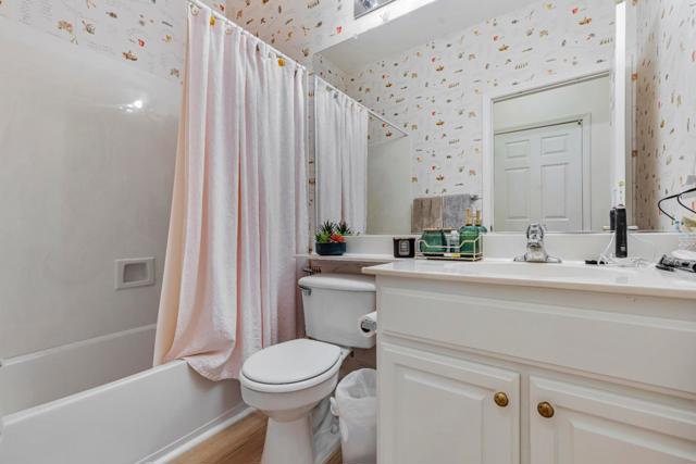 197 Summerset Drive, Brentwood CA: https://media.crmls.org/mediaz/aa392823-ffeb-40ce-9e6f-b66e4b01a5c5.jpg