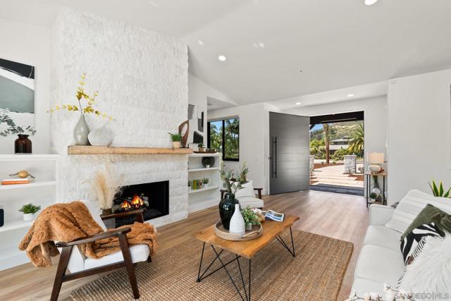 2511 San Clemente Ave, Vista CA: https://media.crmls.org/mediaz/aa395ef8-9ab2-4898-8998-989c728a5607.jpg