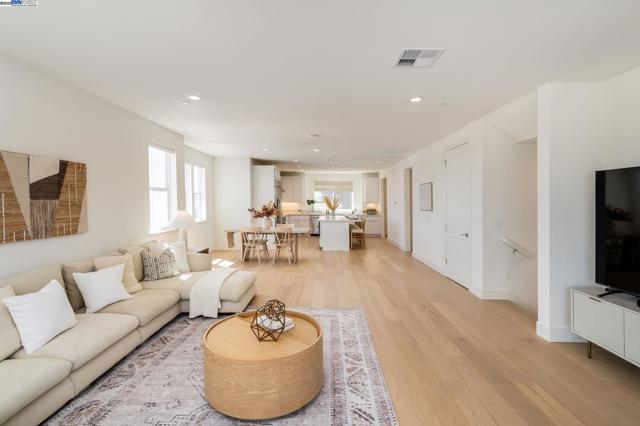 1002 Mary Beth Ter, San Ramon CA: https://media.crmls.org/mediaz/aa3977dc-3033-4cad-889e-7ac3459e2024.jpg
