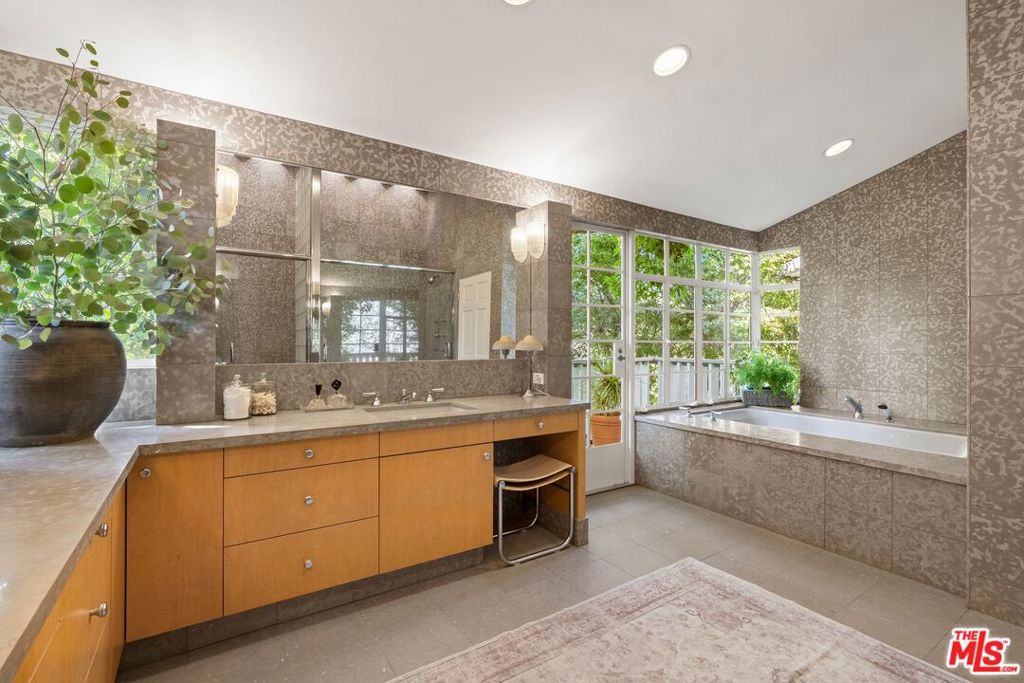 MLS #25615053 image #13