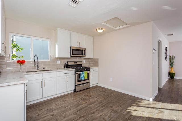 3082 Island Ave, San Diego CA: https://media.crmls.org/mediaz/aa39b4a9-3f3c-43de-9842-887f17300a01.jpg