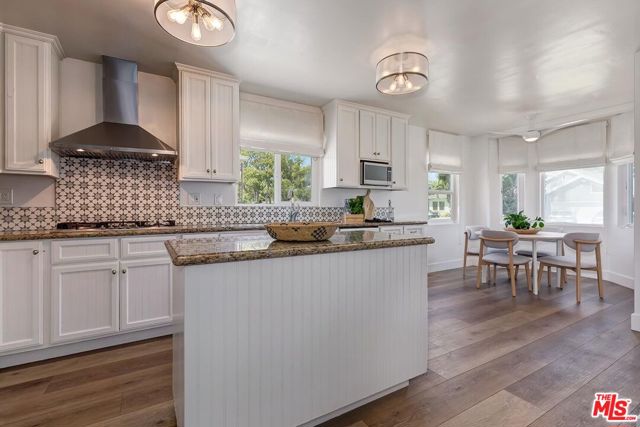 4417 Campbell Drive, Los Angeles CA: https://media.crmls.org/mediaz/aa39d564-5508-4373-8790-aa1038d79eeb.jpg
