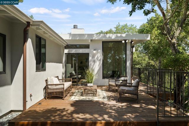 233 Melody Ln, Orinda CA: https://media.crmls.org/mediaz/aa39d88e-eb45-475b-9e22-d911bf029f34.jpg