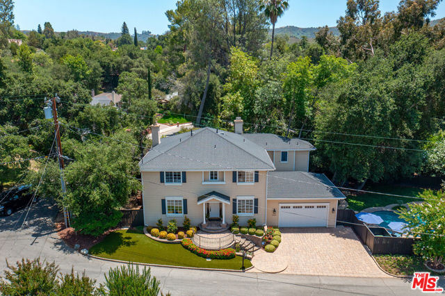 23040 Blue Bird Drive, Calabasas CA: https://media.crmls.org/mediaz/aa39d8c1-d500-41db-a41f-a13738f167a9.jpg