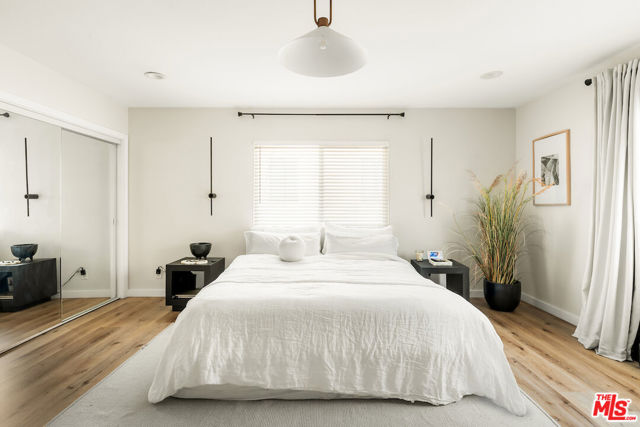 151 S Rexford Drive, Beverly Hills CA: https://media.crmls.org/mediaz/aa3a3c51-7745-48fe-9127-59365c858e8b.jpg