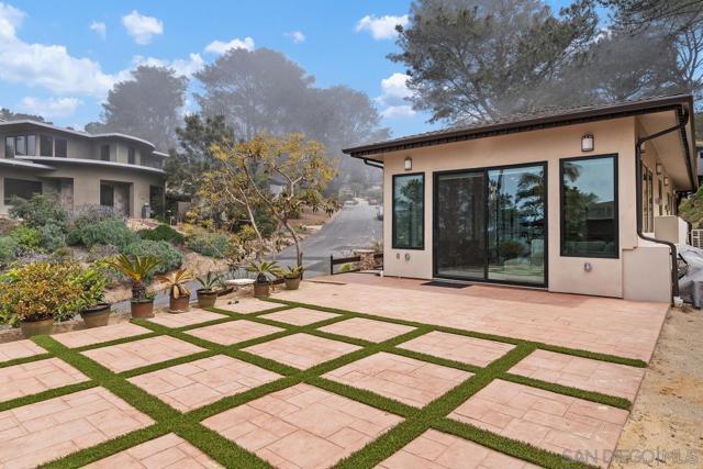 341 Hidden Pines Road, Del Mar CA: https://media.crmls.org/mediaz/aa3a6935-87f0-4cf9-891f-974097ce323c.jpg