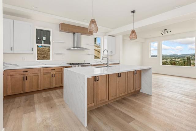 Detail Gallery Image 8 of 37 For 1535 Mount Glen, Escondido,  CA 92025 - 5 Beds | 4/1 Baths