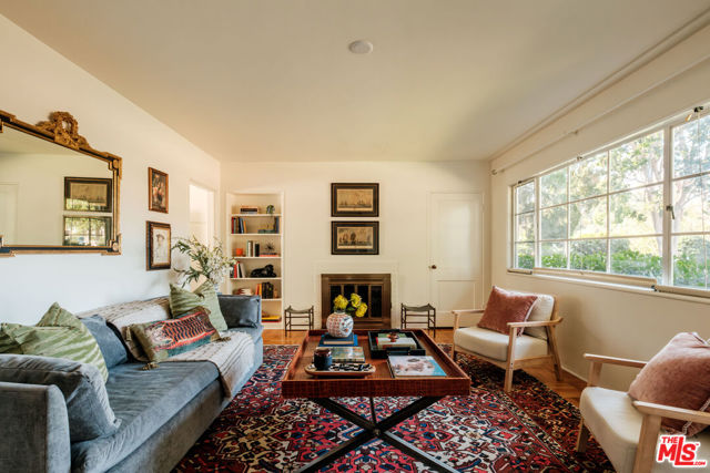 5273 Village, Los Angeles CA: https://media.crmls.org/mediaz/aa3ac7cf-ff12-40a1-9624-cd0e57481d94.jpg