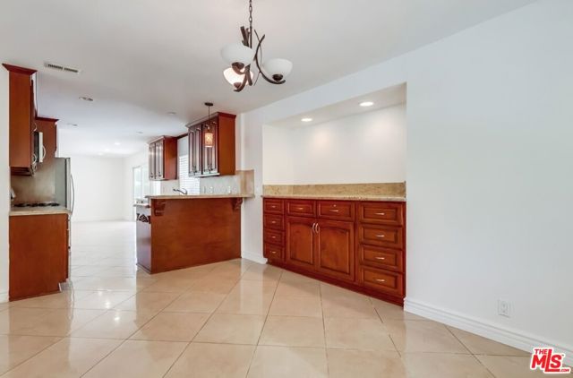 687 Mount Carmel Drive, Claremont CA: https://media.crmls.org/mediaz/aa3ad774-8919-4bfe-ba22-e61c0747e4b8.jpg