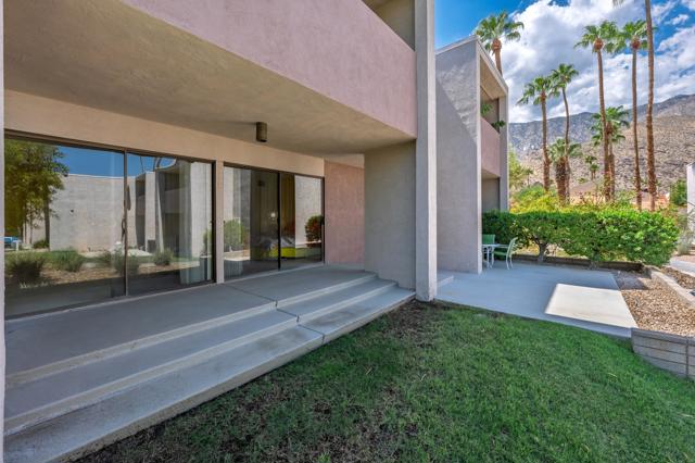 2696 S Sierra Madre, Palm Springs CA: https://media.crmls.org/mediaz/aa3ba9db-7dfe-4011-9f8e-a703b61e0ec3.jpg