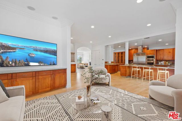 7412 Denrock Avenue, Los Angeles CA: https://media.crmls.org/mediaz/aa3c11b5-e7d3-4755-936e-c1bd568c6c64.jpg