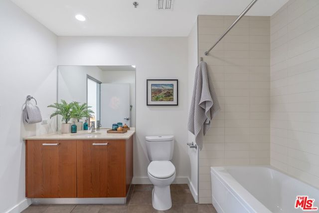 645 W 9th Street, Los Angeles CA: https://media.crmls.org/mediaz/aa3c15f3-b0aa-4468-b275-33b8a0ff678f.jpg