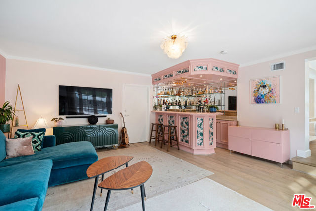 3156 Dona Emilia Drive, Studio City CA: https://media.crmls.org/mediaz/aa3c1a8f-5582-47ec-8bc3-a51e94b8786e.jpg