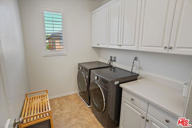 27336 Ellery Place, Santa Clarita CA: https://media.crmls.org/mediaz/aa3c45b4-5b0e-4e5e-939c-9face582a110.jpg
