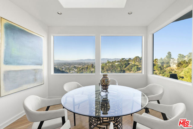 3670 Avenida Del Sol, Studio City CA: https://media.crmls.org/mediaz/aa3c5ae6-22d2-4b4f-873e-33eb4c66aa52.jpg