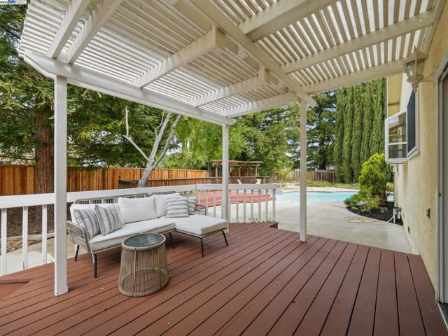 1501 Quema Ct, Fremont CA: https://media.crmls.org/mediaz/aa3cb09b-6c5e-4b00-9e8d-a6a4050c5096.jpg