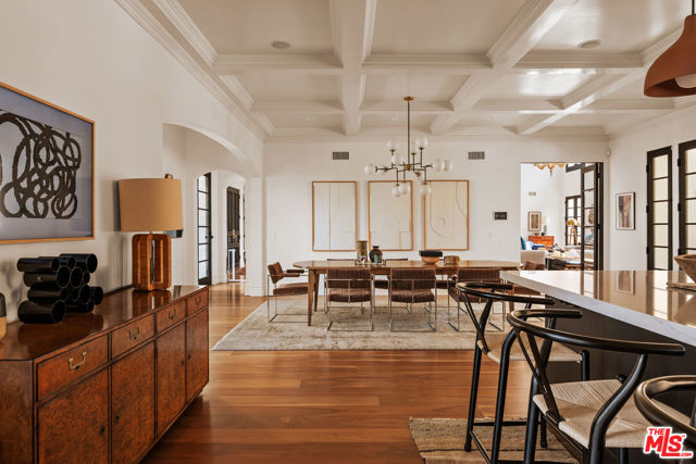 3901 Longridge Avenue, Sherman Oaks CA: https://media.crmls.org/mediaz/aa3cc4aa-1c12-4d62-9359-5d2c544b0744.jpg