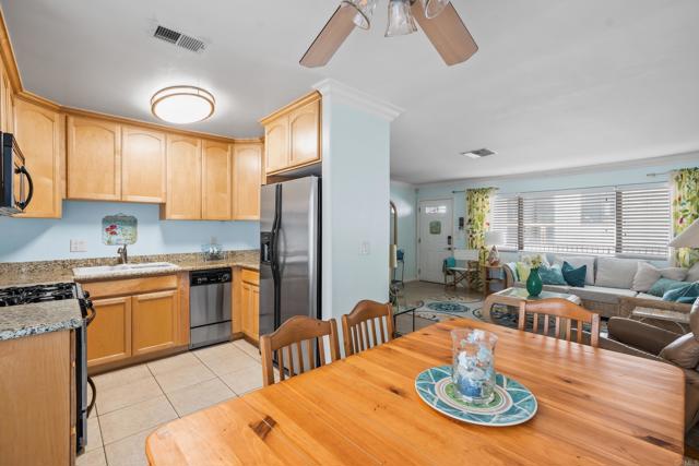 Detail Gallery Image 13 of 28 For 1052 Isabella Ave #D,  Coronado,  CA 92118 - 2 Beds | 1 Baths