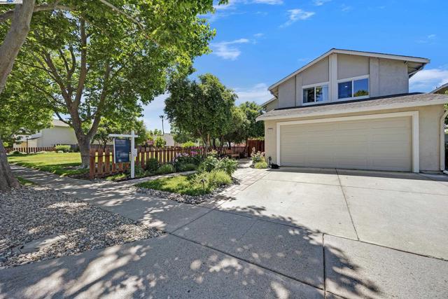 2236 Oakland Ave, Pleasanton CA: https://media.crmls.org/mediaz/aa3cda07-a805-40d2-92d9-d4dbd98a026a.jpg