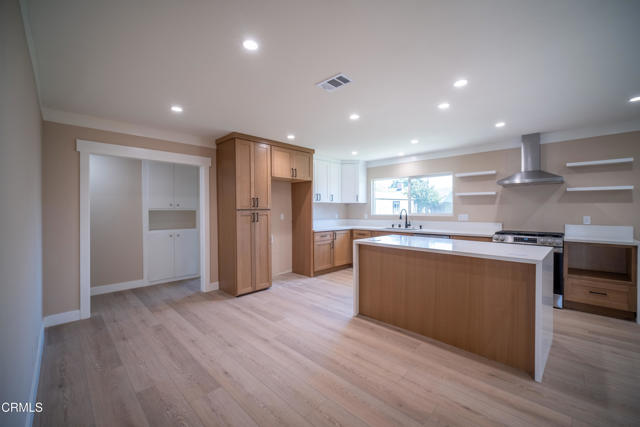 1100 Dahlia Street, Oxnard CA: https://media.crmls.org/mediaz/aa3cdccb-6119-44d5-87f8-f40a363b0055.jpg