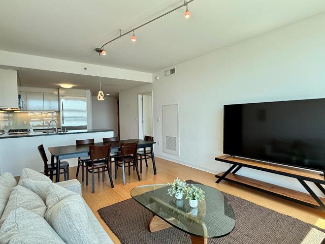 338 Spear Street, San Francisco CA: https://media.crmls.org/mediaz/aa3dacf3-0924-4ef7-9d18-0327d858591d.jpg