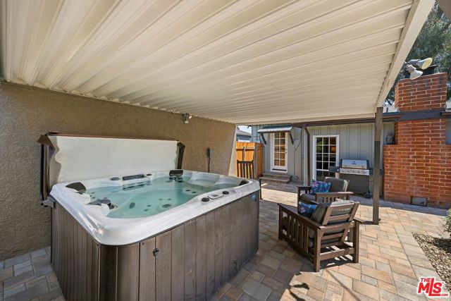 6611 Gerald Avenue, Lake Balboa CA: https://media.crmls.org/mediaz/aa3dd99f-65c3-433e-861e-e9e253867bde.jpg