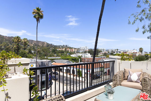 7566 W Sunset Boulevard, Los Angeles CA: https://media.crmls.org/mediaz/aa3ddf2a-ab4c-4e39-b8b8-e8f299469be5.jpg