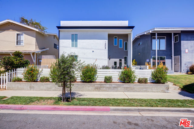 1303 Beryl Avenue, Redondo Beach, California 90277, ,Residential Income,For Sale,Beryl,25607245 1303 Beryl Avenue, Redondo Beach, California 90277, ,Residential Income,For Sale,Beryl,25607245