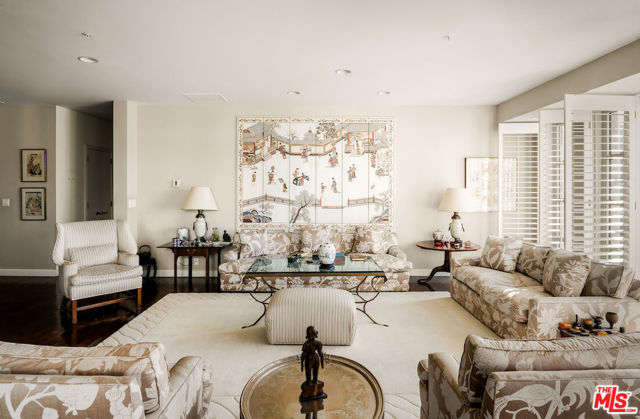 10580 Wilshire Boulevard, Los Angeles CA: https://media.crmls.org/mediaz/aa3f2a16-e9a4-497d-a7c2-8998744e2d72.jpg