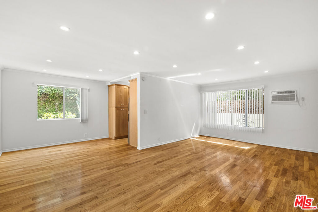 8219 Norton Avenue #5