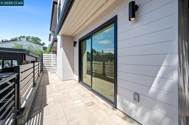 3742 Mt. Diablo Blvd #1B, Lafayette CA: https://media.crmls.org/mediaz/aa3fd050-ec27-40e8-9d4e-72519010ac50.jpg