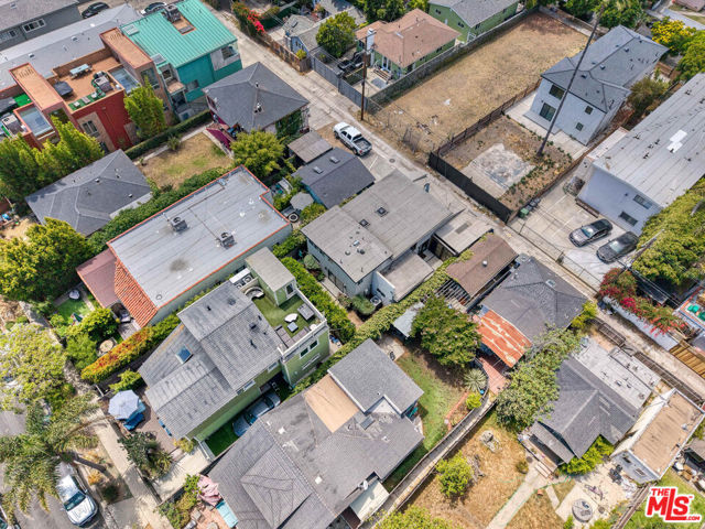 519 1/2 San Juan Avenue, Venice CA: https://media.crmls.org/mediaz/aa40179a-ee16-42e1-8ab5-b6896930a192.jpg