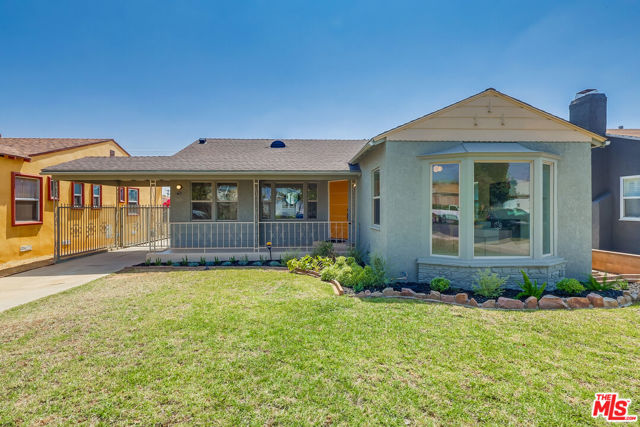 9116 S Wilton Place, Los Angeles CA: https://media.crmls.org/mediaz/aa40438a-4fdf-409f-b894-213a6ba0a5ed.jpg
