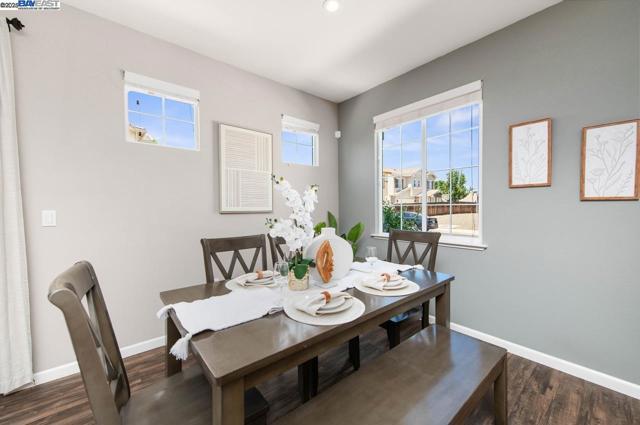 397 Baja Ct, Brentwood CA: https://media.crmls.org/mediaz/aa416eee-4e0e-40dd-9d7a-a61f4d20d50e.jpg